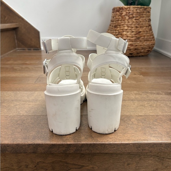 Steve Madden Cosmic White Chunky Sandals - Picture 3 of 8